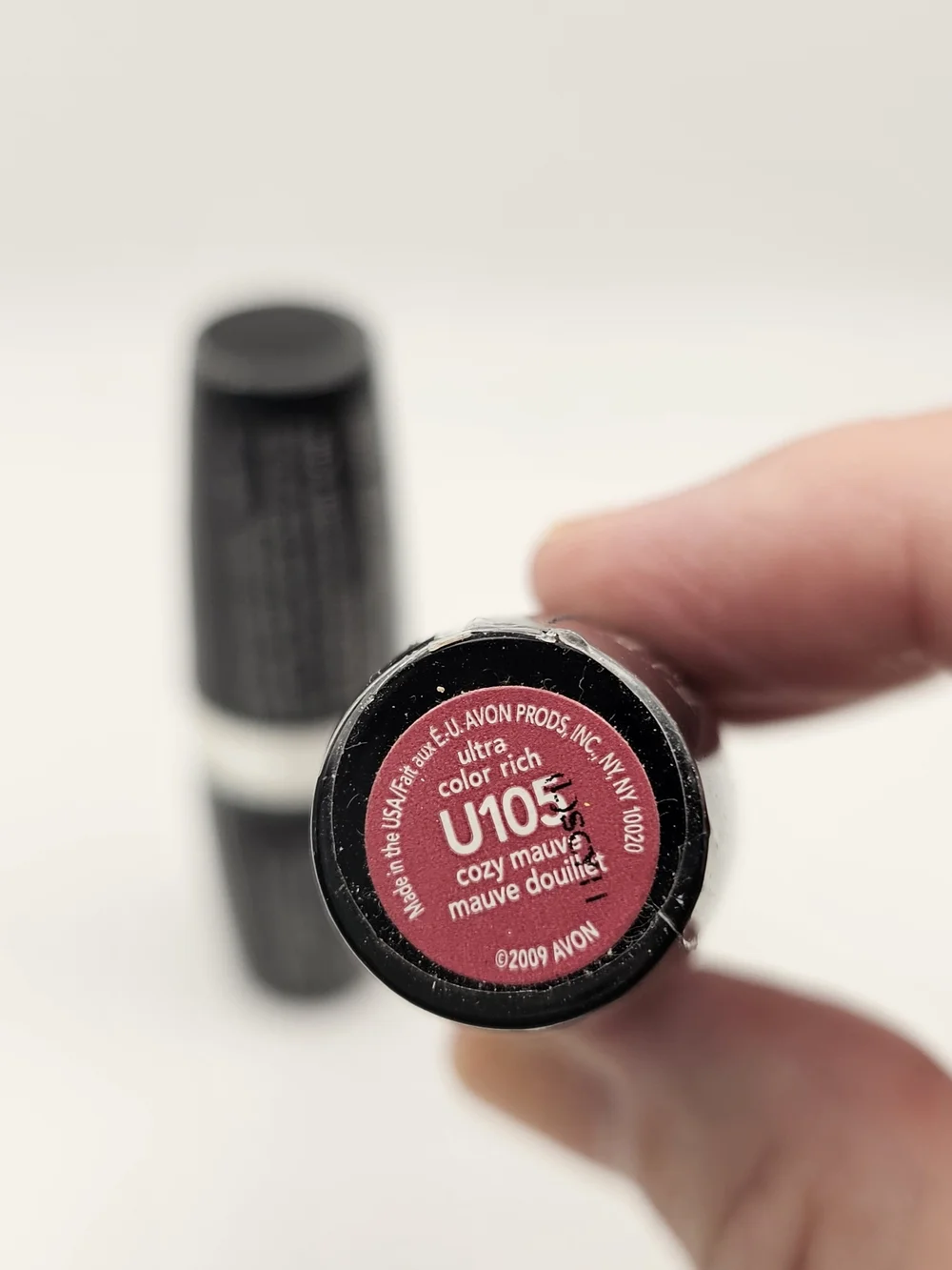 NEW Lot of 2 AVON Ultra Color Rich Lipstick – Plum Gorgeous and Cozy Mauve